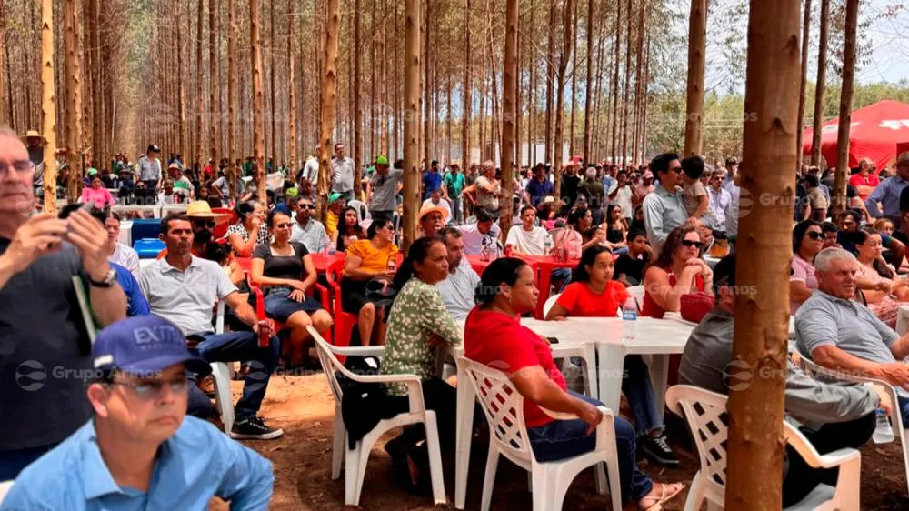 P&uacute;blico acompanha atentamente o discurso das autoridades durante o lan&ccedil;amento da pedra fundamental da Nova Alian&ccedil;a do Norte, na regi&atilde;o do Estreito do Rio Claro, MT-249