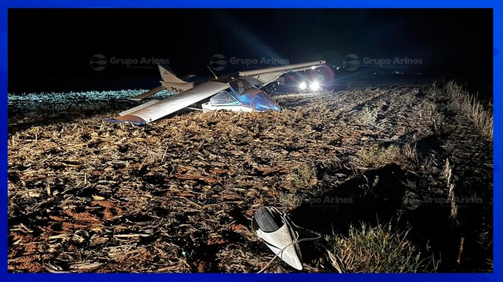 Avião de pequeno porte cai após bater em fiação e deixa dois feridos em fazenda de São José do Rio Claro