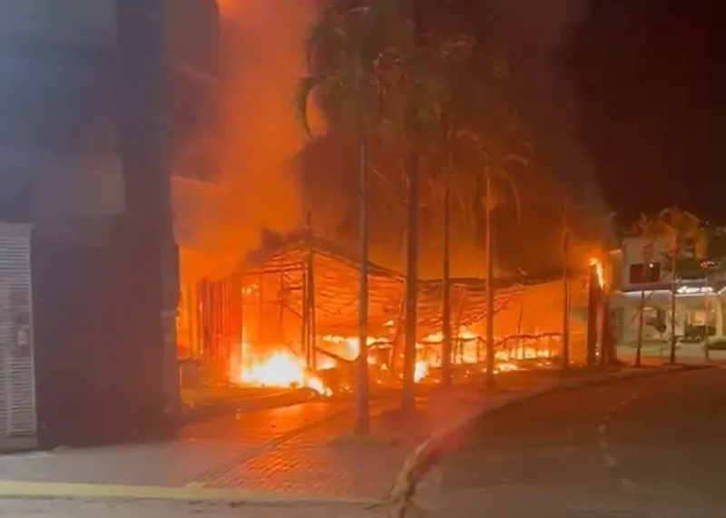 Incêndio de grandes proporções destrói restaurante Ditado Popular em Sinop